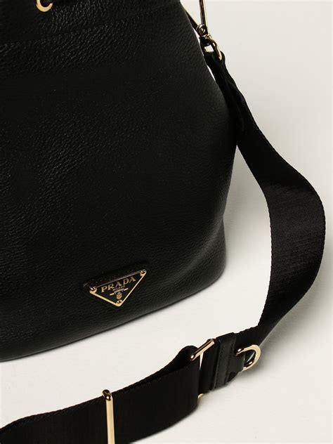 borsa prada pelle martellata|Borsa a mano medium in pelle .